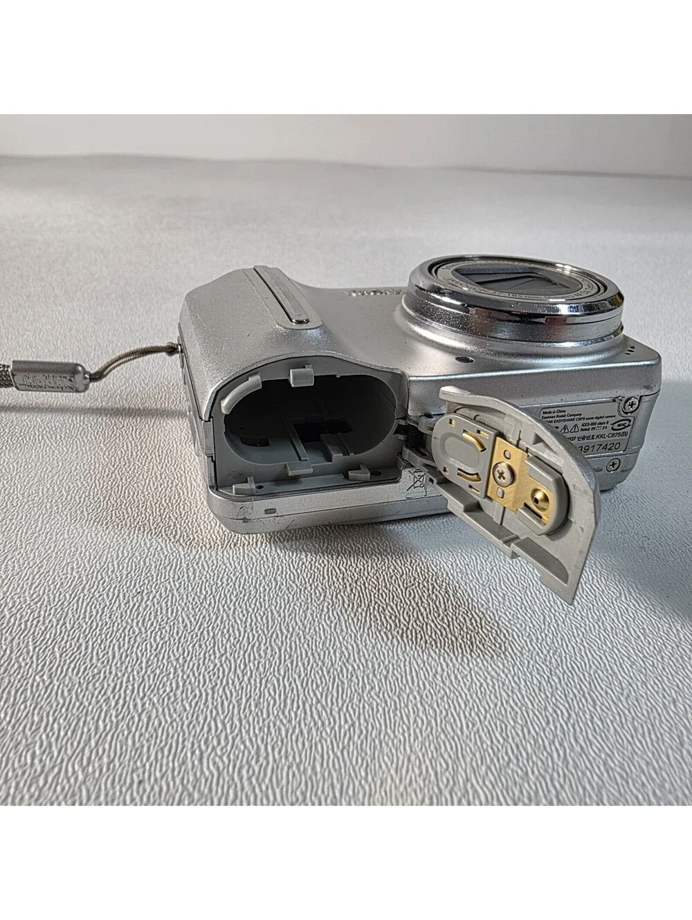 Kodak EasyShare C875 Silver 8.0MP Digital Camera Works / No Memory Card